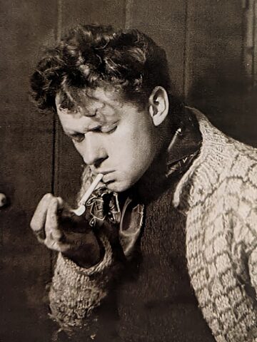 Dylan Thomas Blashford 1937 Image from Wikipedia